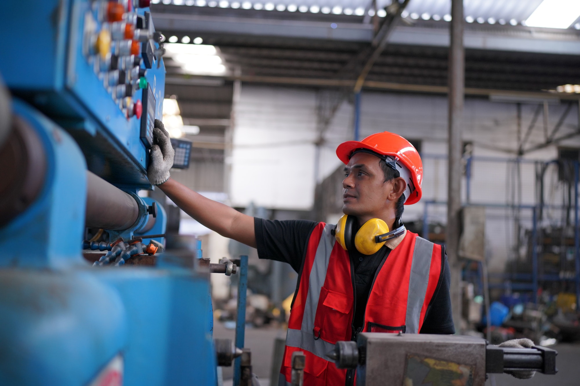 Maintenance Engineers is working in front of the automated CNC machinery repair on a maintenance che